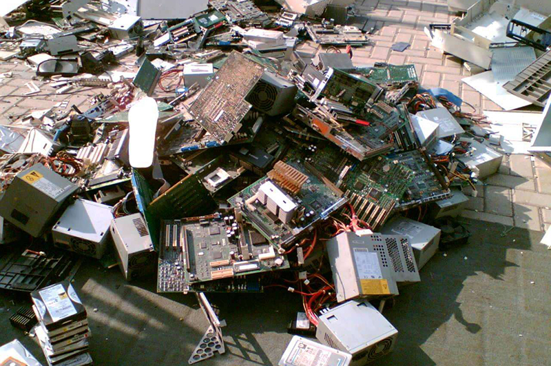 電子垃圾連續(xù)式炭化爐有效處理廢料降低環(huán)境污染