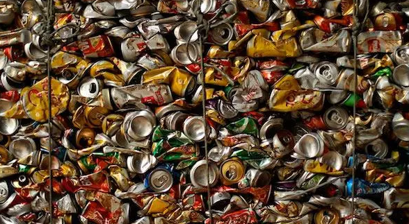 廢棄的易拉罐還可以進(jìn)行脫漆再生處理，獲得多種金屬元素