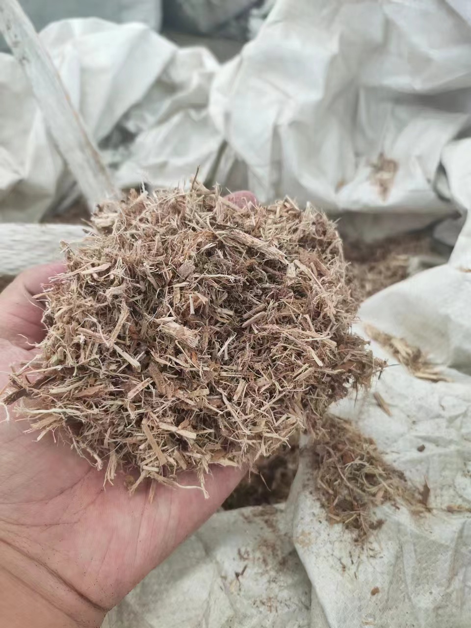 連續(xù)式碳化處理，生物質(zhì)原料含水量要求