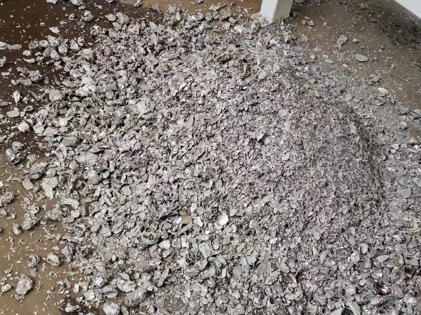 廢舊易拉罐回收處理，易拉罐脫漆設備，連續(xù)式脫漆爐