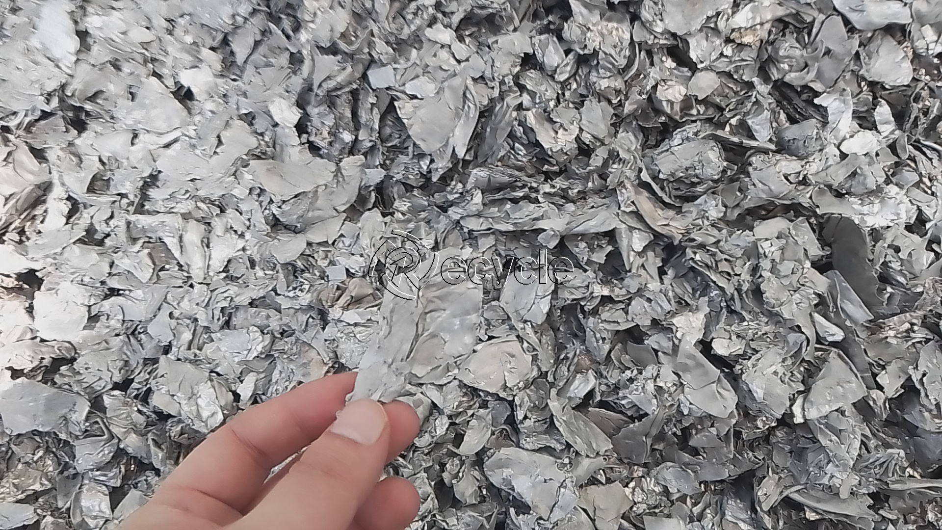 <strong>連續(xù)式碳化爐，如何讓廢舊金屬脫漆后光澤依舊？</strong>